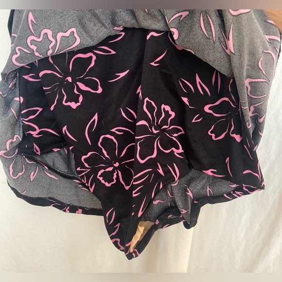 Maxine of Hollywood Black & Pink Hibiscus Print One Piece Swimsuit Size L - Picture 6 of 9